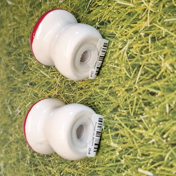 Red White Mushroom Salt and Pepper Shakers NWT Cracker Barrel - Picture 5 of 5